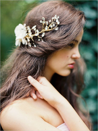 Цветочные веточки: 38 идей для весенней свадебной прически 