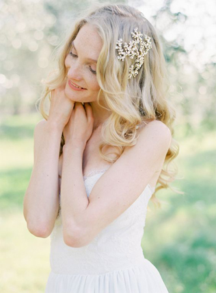 Цветочные веточки: 38 идей для весенней свадебной прически 