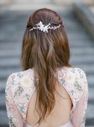 Цветочные веточки: 38 идей для весенней свадебной прически 