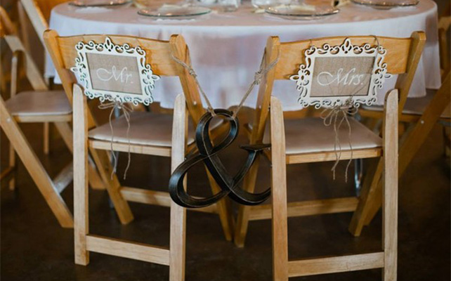 Декор стульев с помощью деревянных дощечек