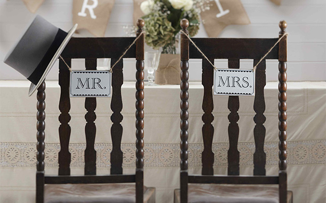 Декор стульев с помощью деревянных дощечек