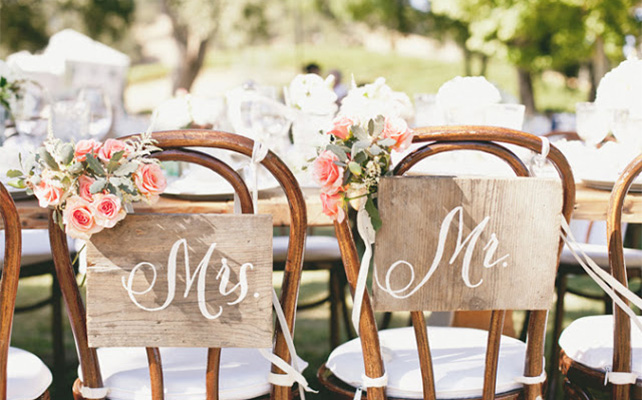 Декор стульев с помощью деревянных дощечек