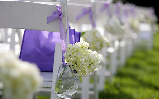 Декор стульев живыми цветами