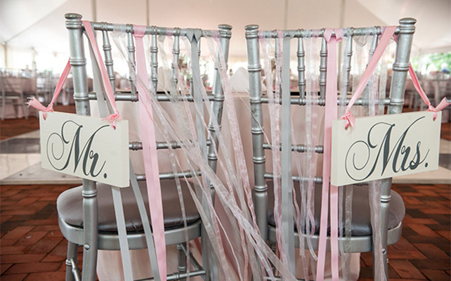 Декор стульев лентами