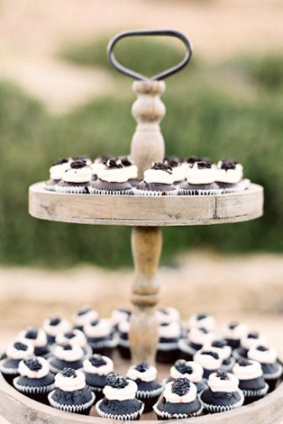 Сладкая свадьба: 60 вариантов декора капкейков, черно-белые капкейки