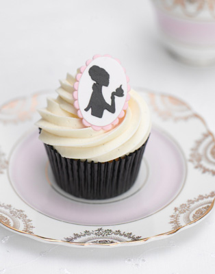 Сладкая свадьба: 60 вариантов декора капкейков, капкейк с силуэтом