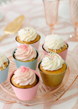 Сладкая свадьба: 60 вариантов декора капкейков, розовые капкейки