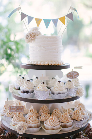 Сладкая свадьба: 60 вариантов декора капкейков, сладкй стол