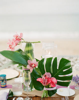 декор летней свадьбы, пальмовые листья в декоре свадьбы