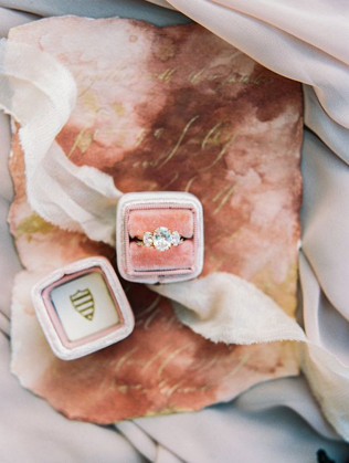 Особый шик: свадебный декор из бархата 