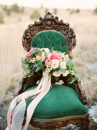 Особый шик: свадебный декор из бархата 