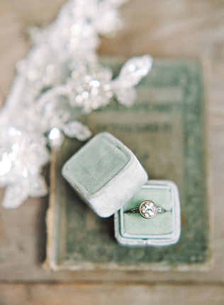 Особый шик: свадебный декор из бархата 