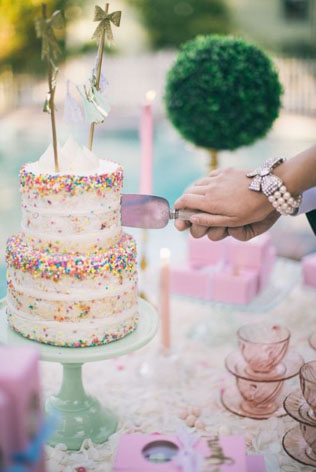 5 сладких трендов: декор для свадебного торта 