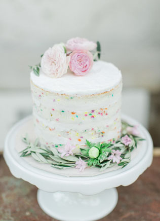 5 сладких трендов: декор для свадебного торта 