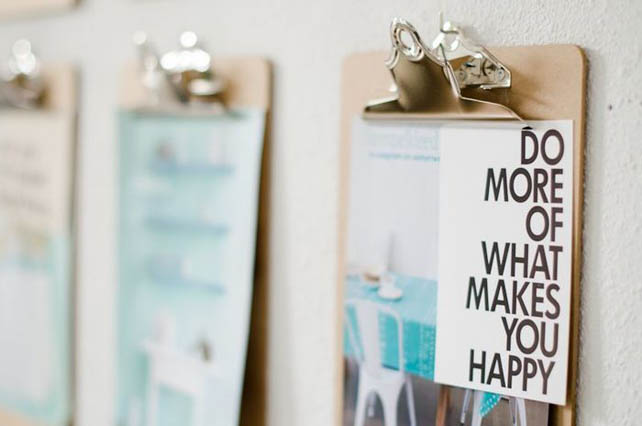 мудборд на планшете из картона 