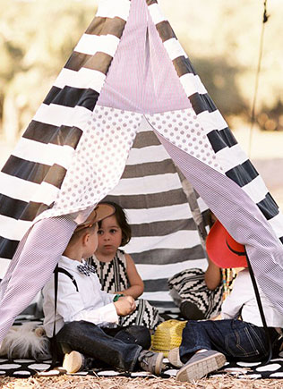 Детский стол на свадьбе, столик-палатка 