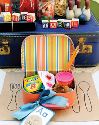 Детский стол на свадьбе, подарки для детей