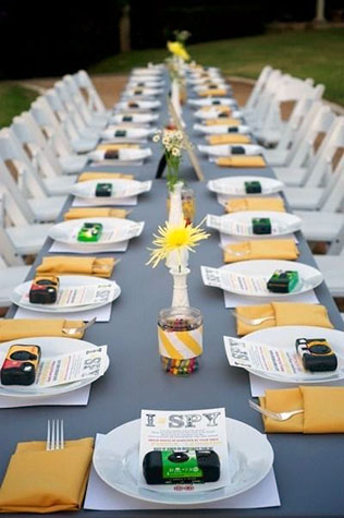 Детский стол на свадьбе, развлечение для детей - игра в фотографа