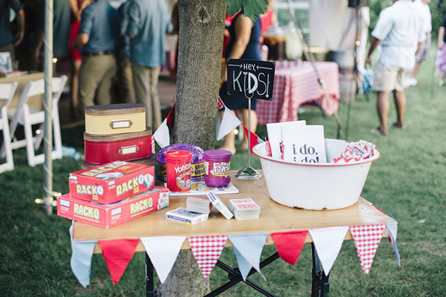 Детский стол на свадьбе, развлечение для детей - настольные игры, карты