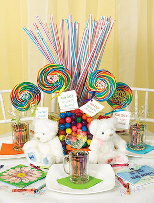 Детский стол на свадьбе, мишки, конфеты, карандаши