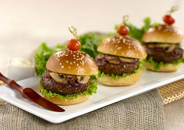 Детский стол на свадьбе, гамбургеры