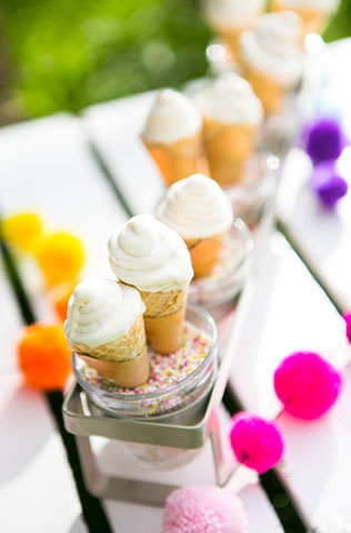 Детский стол на свадьбе, мороженое