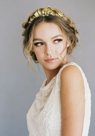 Свадебные тренды 2019: диадема в образе невесты 