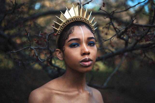 Свадебные тренды 2019: диадема в образе невесты 