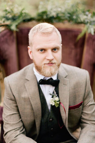 Долой черный цвет: 35 стильных свадебных костюмов 