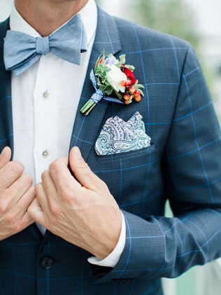 Долой черный цвет: 35 стильных свадебных костюмов 