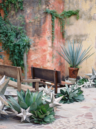 Свадьба в деталях: дорожка к алтарю под открытым небом 