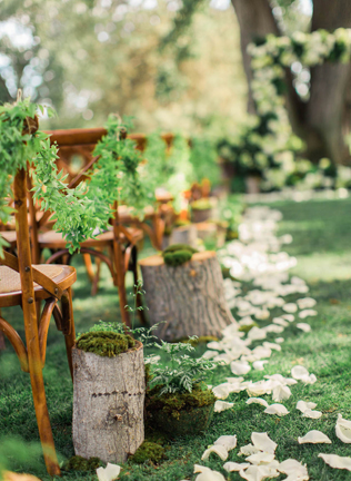 Свадьба в деталях: дорожка к алтарю под открытым небом 