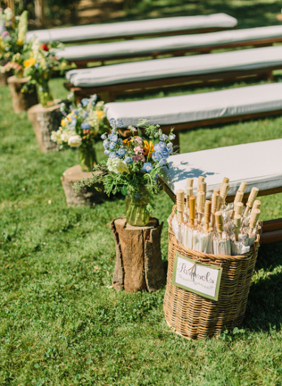 Свадьба в деталях: дорожка к алтарю под открытым небом 