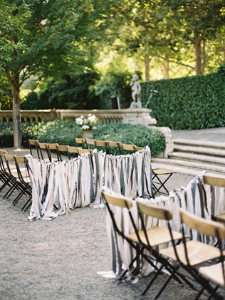 Свадьба в деталях: дорожка к алтарю под открытым небом 