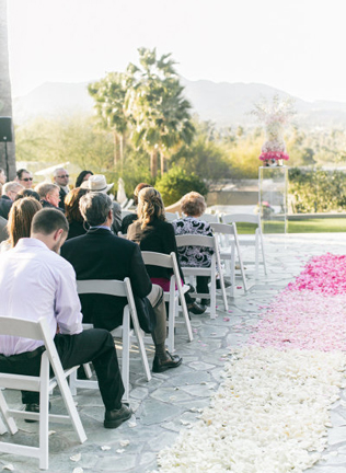 Свадьба в деталях: дорожка к алтарю под открытым небом 