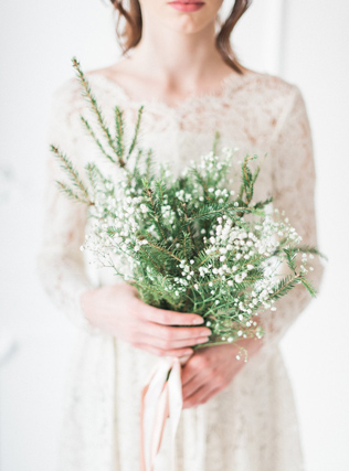 зимний образ невесты, зимний букет невесты с еловыми веточками