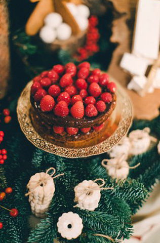 Дух Рождества: зимняя свадьба в ярко-красных тонах 