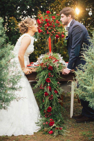 Дух Рождества: зимняя свадьба в ярко-красных тонах 