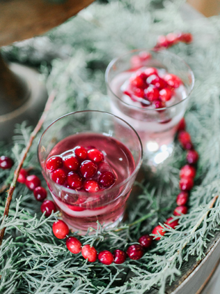 Дух Рождества: зимняя свадьба в ярко-красных тонах 