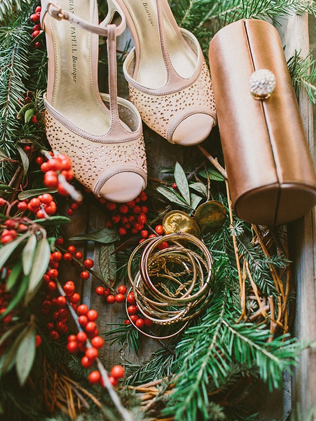 Дух Рождества: зимняя свадьба в ярко-красных тонах 