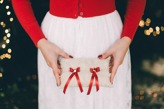 Дух Рождества: зимняя свадьба в ярко-красных тонах 