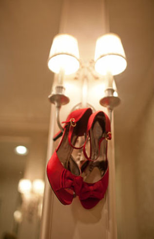 Дух Рождества: зимняя свадьба в ярко-красных тонах 