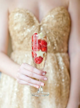 Дух Рождества: зимняя свадьба в ярко-красных тонах 