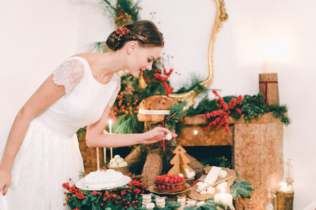 Дух Рождества: зимняя свадьба в ярко-красных тонах 