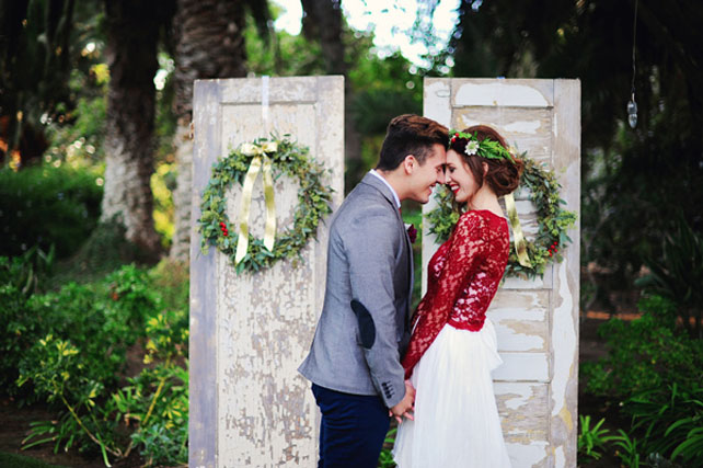 Дух Рождества: зимняя свадьба в ярко-красных тонах 