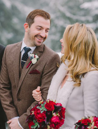 Дух Рождества: зимняя свадьба в ярко-красных тонах 