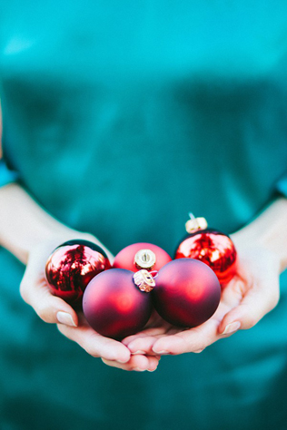 Дух Рождества: зимняя свадьба в ярко-красных тонах 