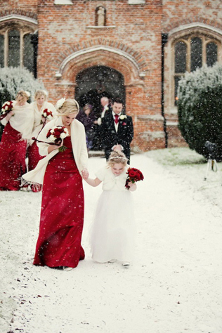 Дух Рождества: зимняя свадьба в ярко-красных тонах 