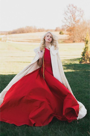 Дух Рождества: зимняя свадьба в ярко-красных тонах 