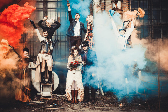 Свадебный тренд: цветные дымовые шашки 